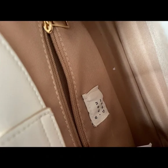 🚨SOLD🚨A New Day white faux leather structured purse - Picture 3 of 4
